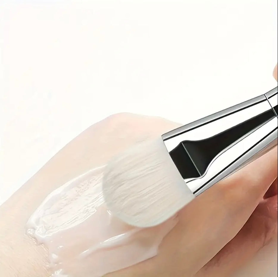 Facial mask applicator