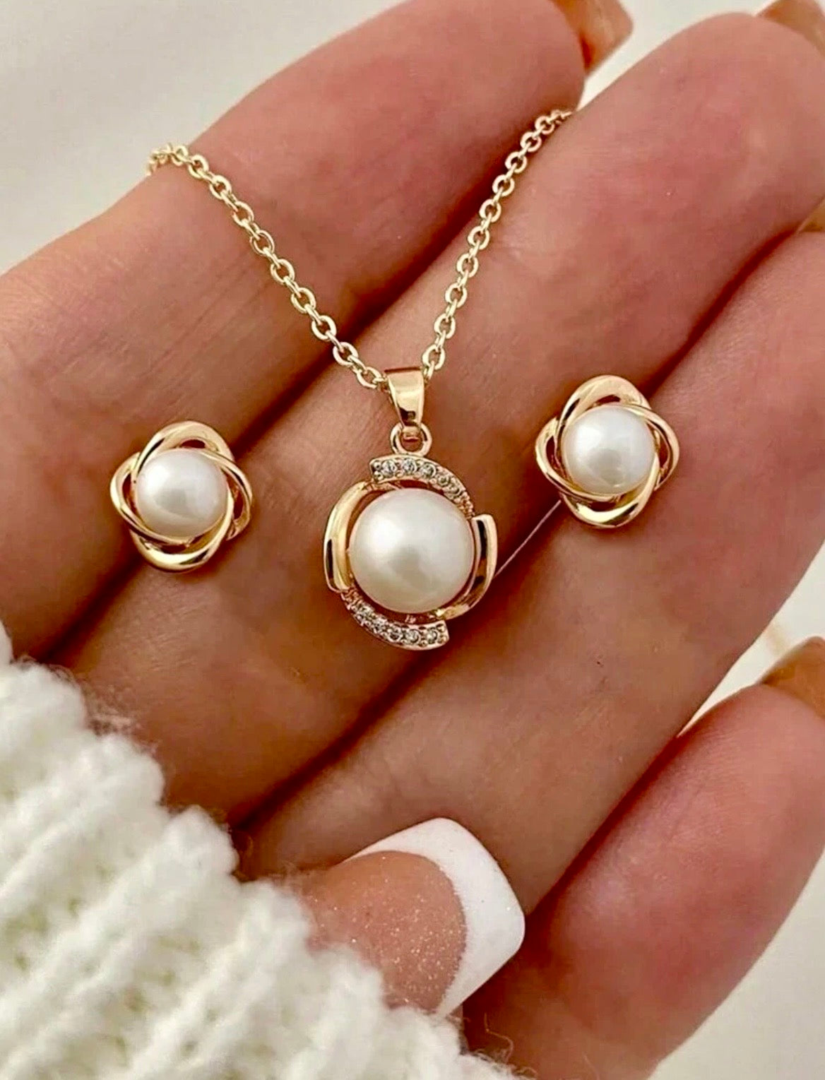 Pearl necklace set