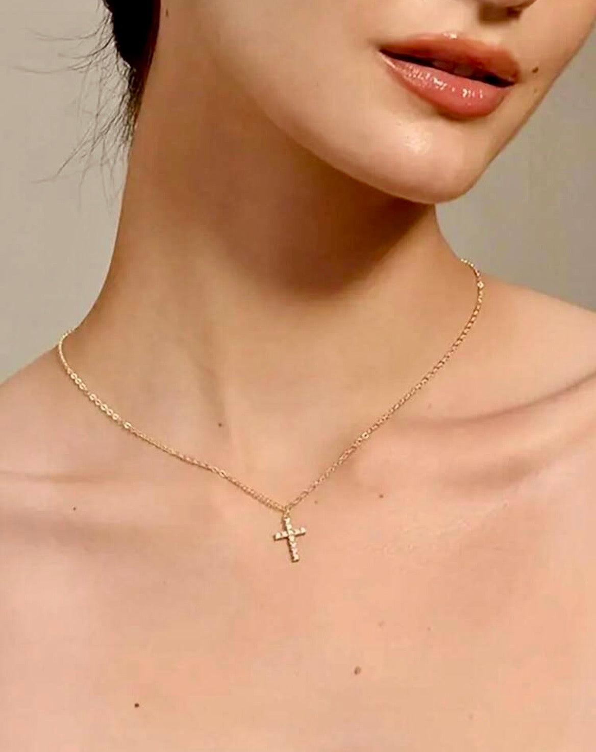 Rhinestone cross pendant necklace