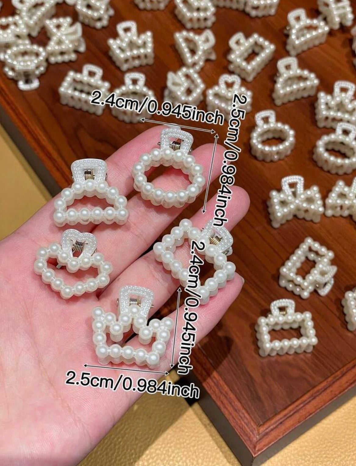 Small pearl hair claw clips