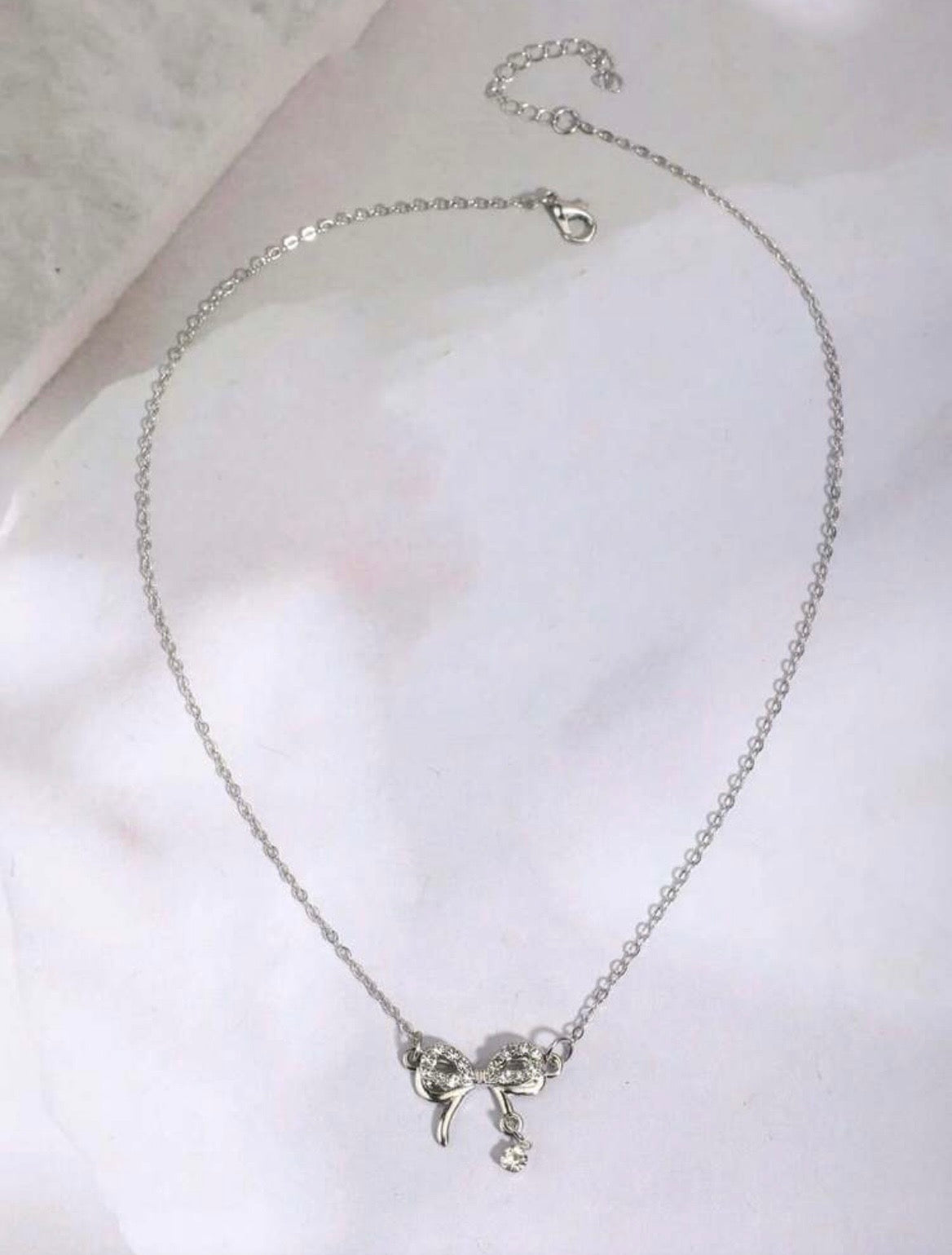 Bowknot pendant necklace