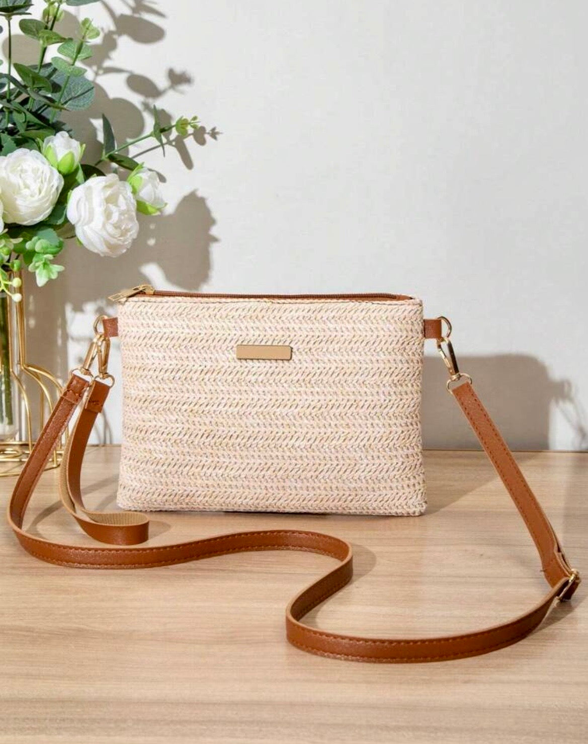 Straw woven shoulder strap bag