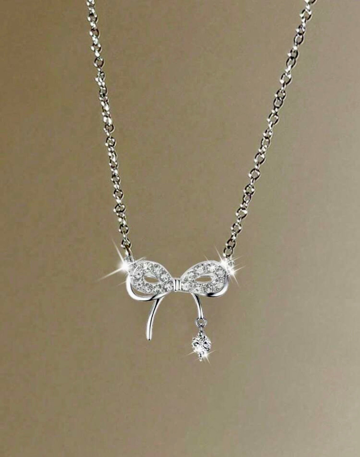 Bowknot pendant necklace