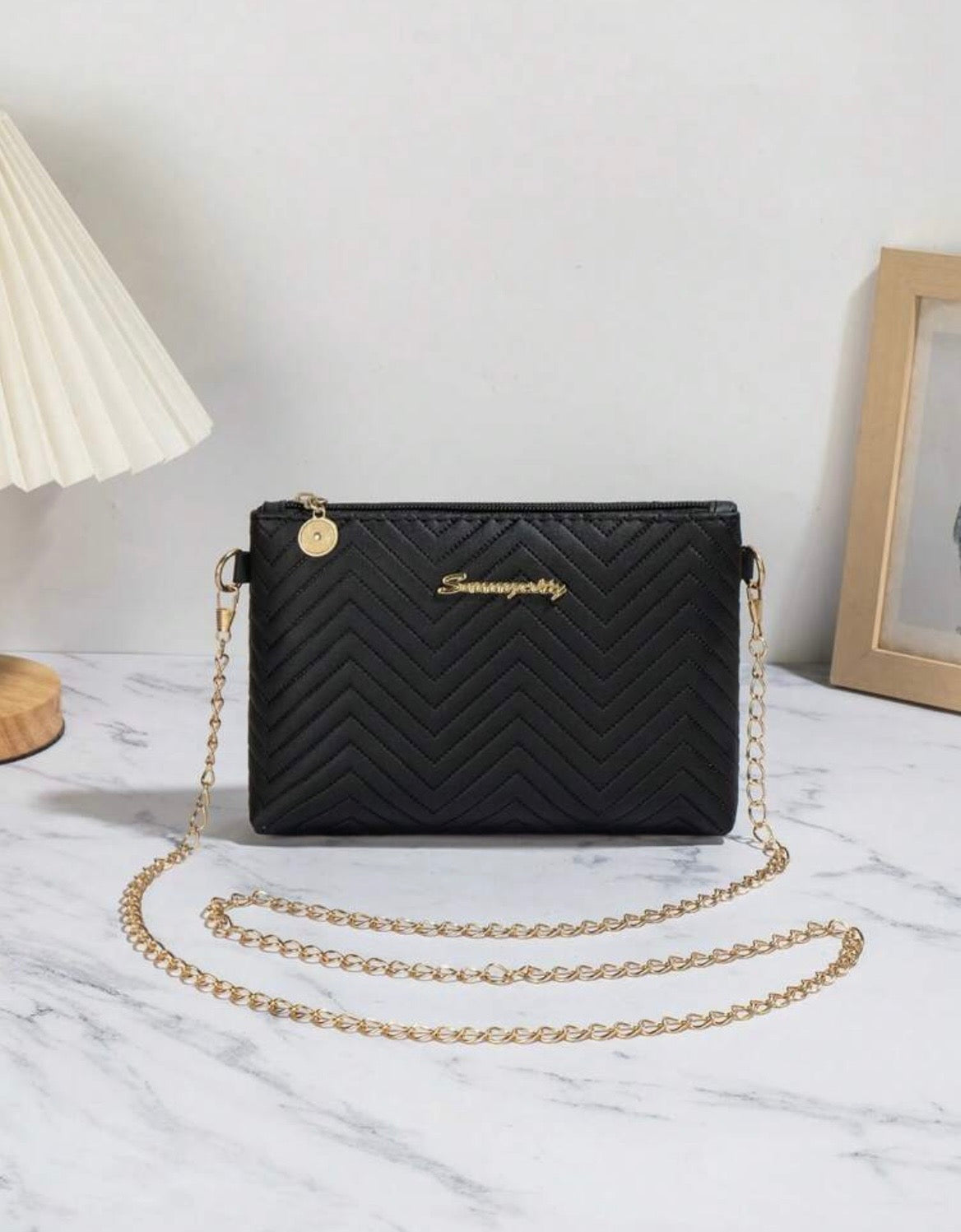 Chain strap shoulder bag