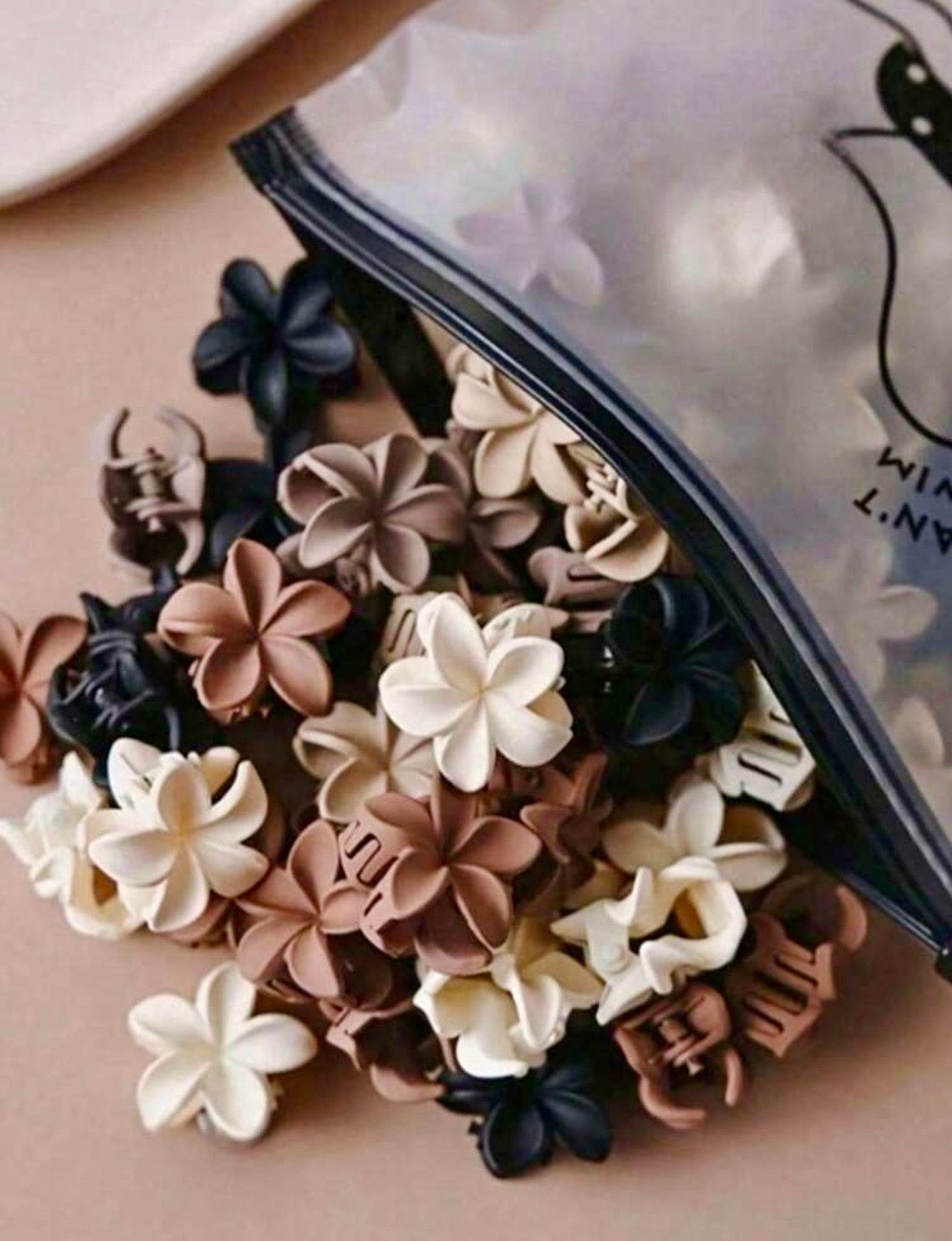 Mini flower claw clips