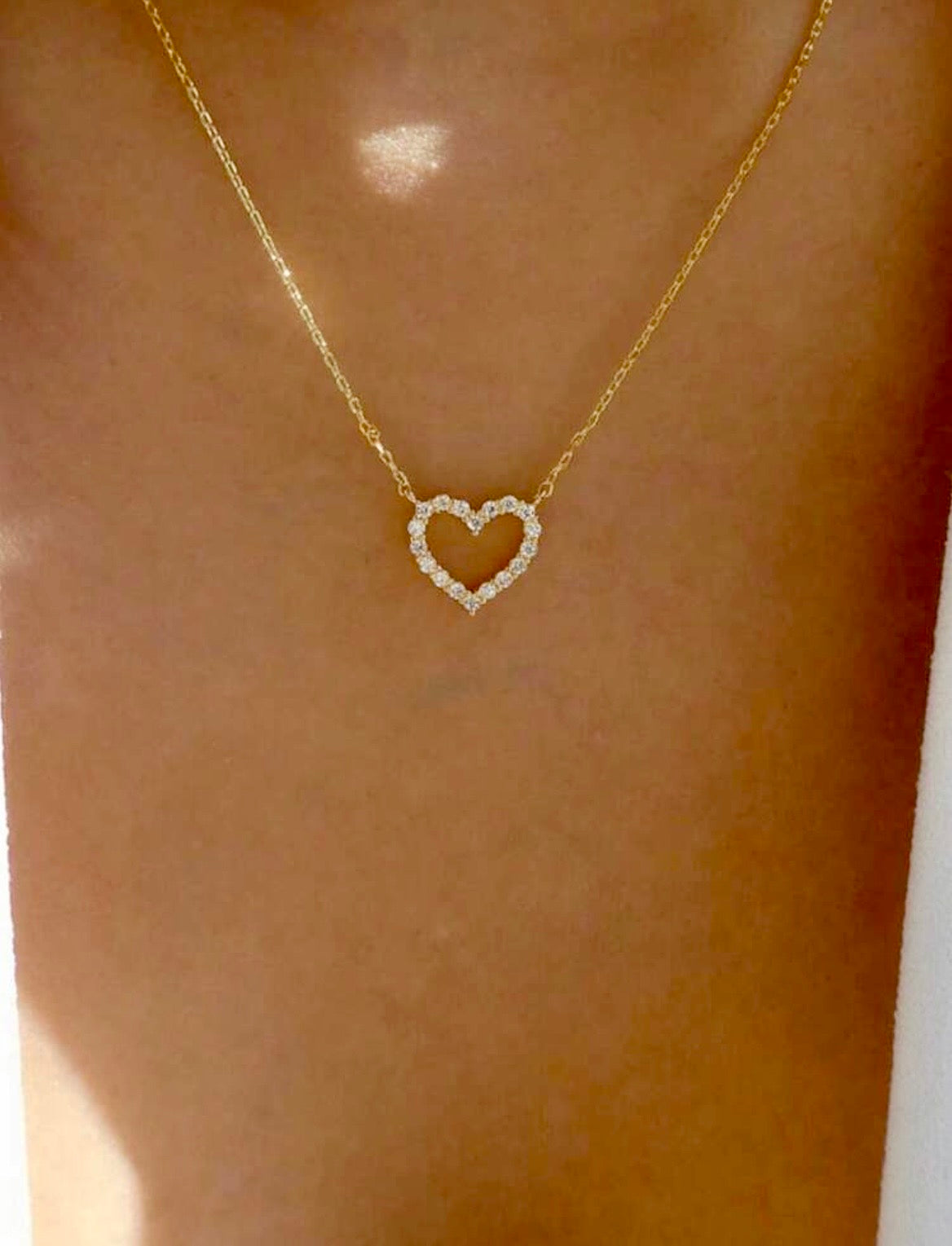 Hollow heart pendant necklace