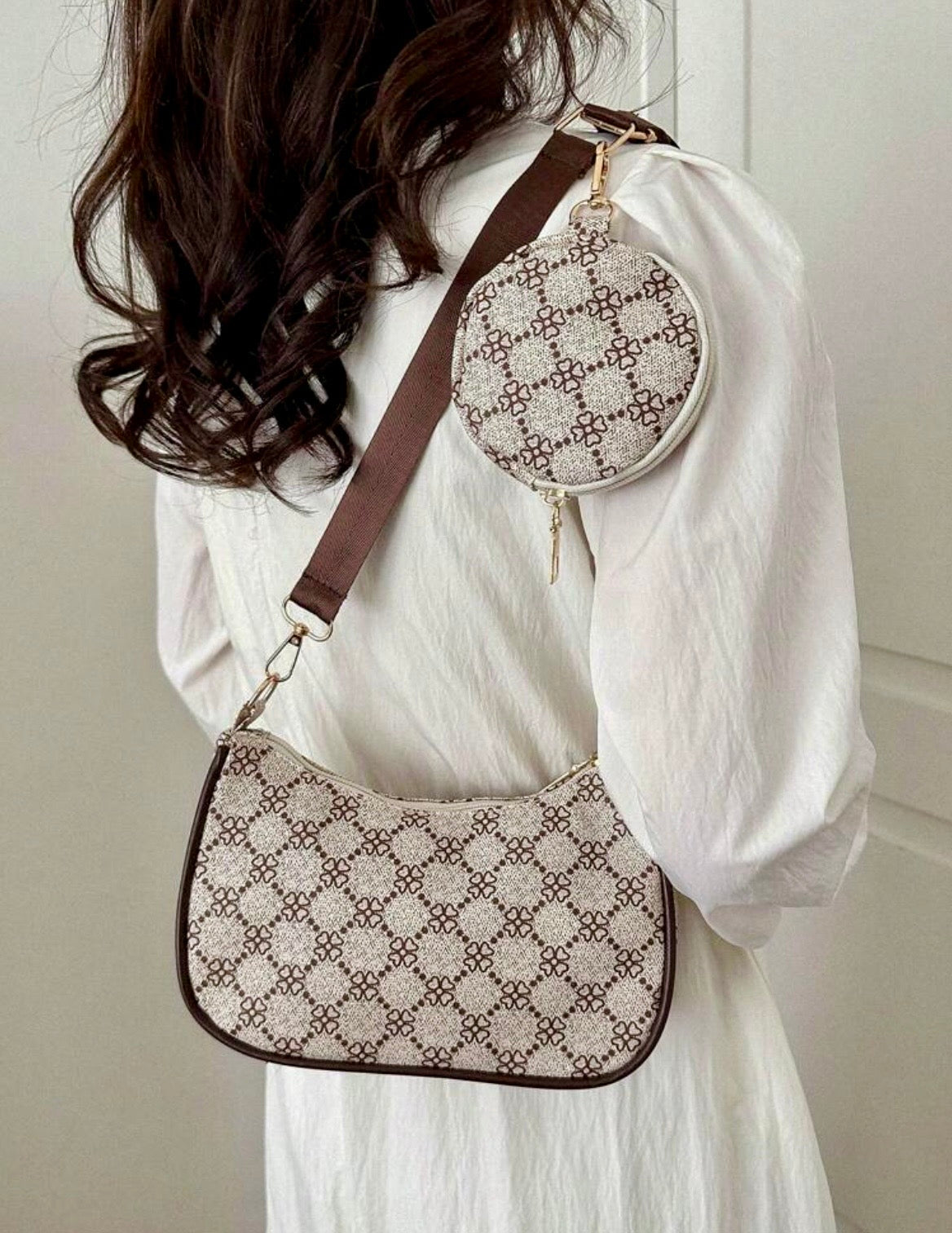 Strap shoulder bag with pouch