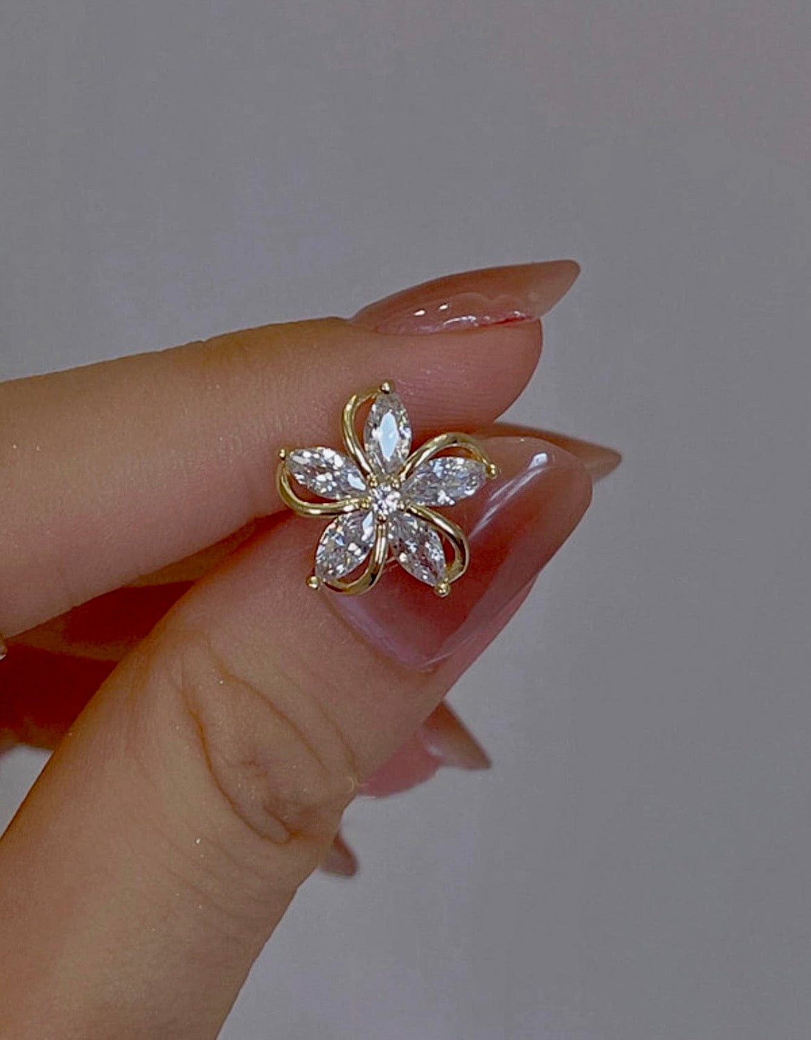 Flower stud earrings