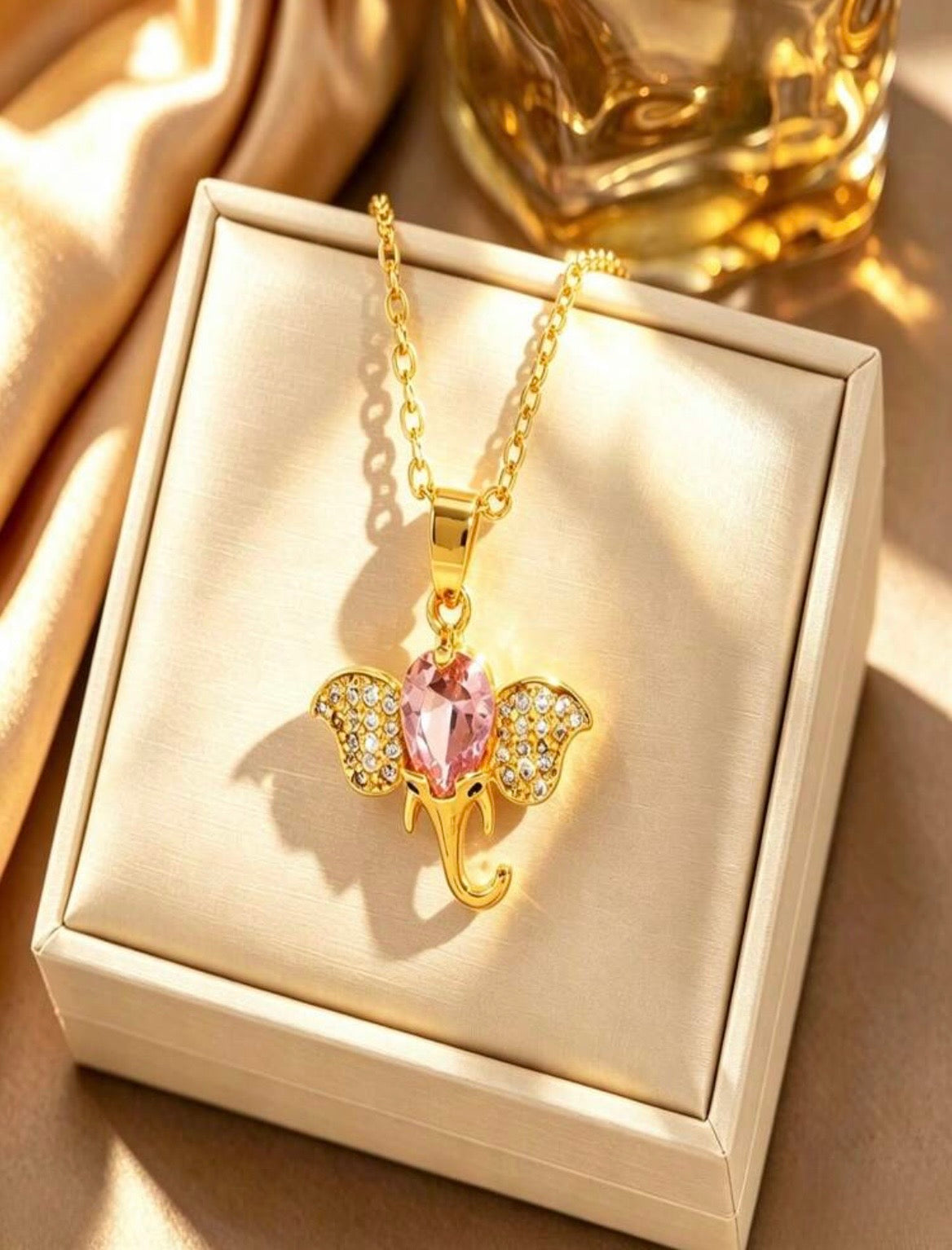 Elephant head pendant necklace