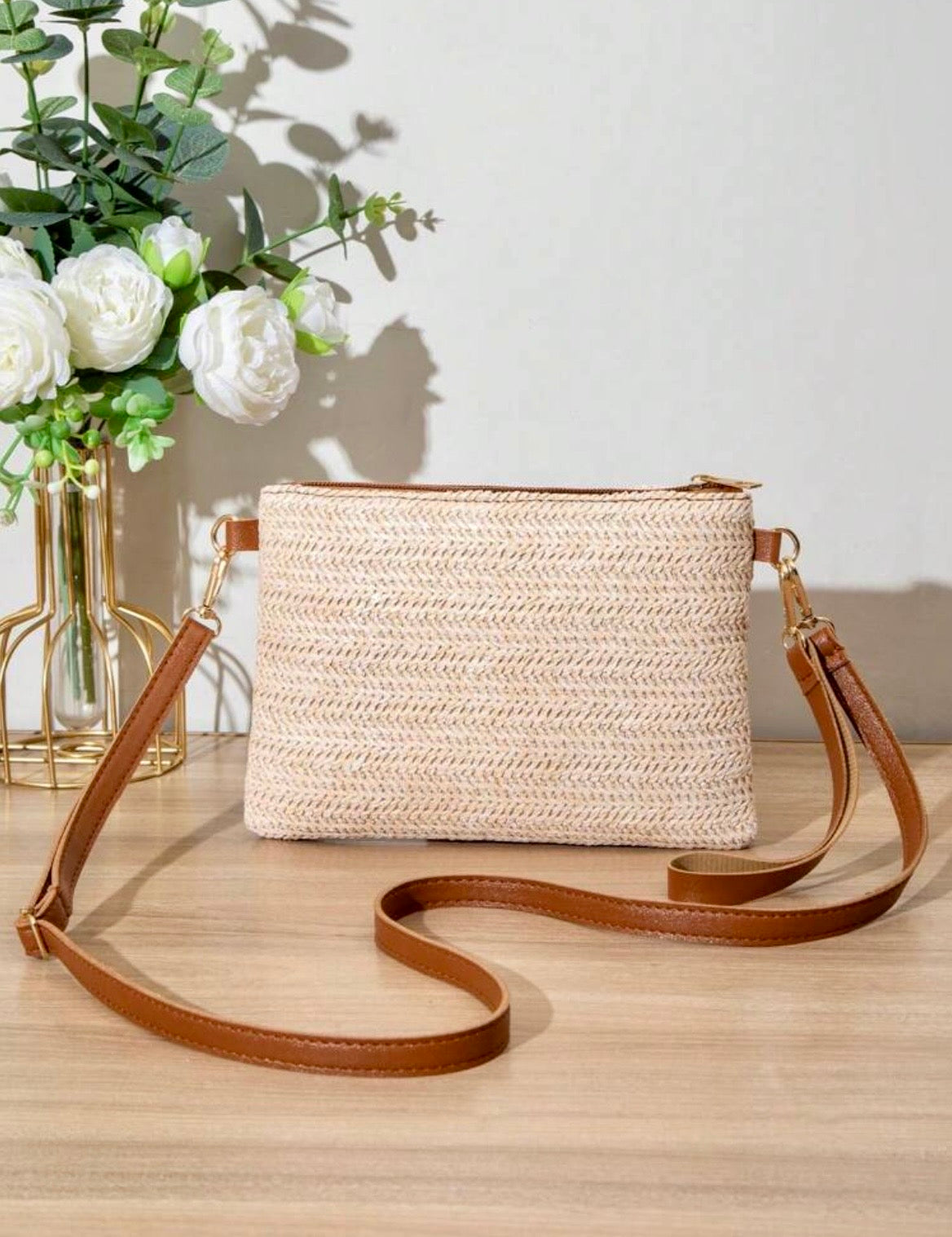 Straw woven shoulder strap bag