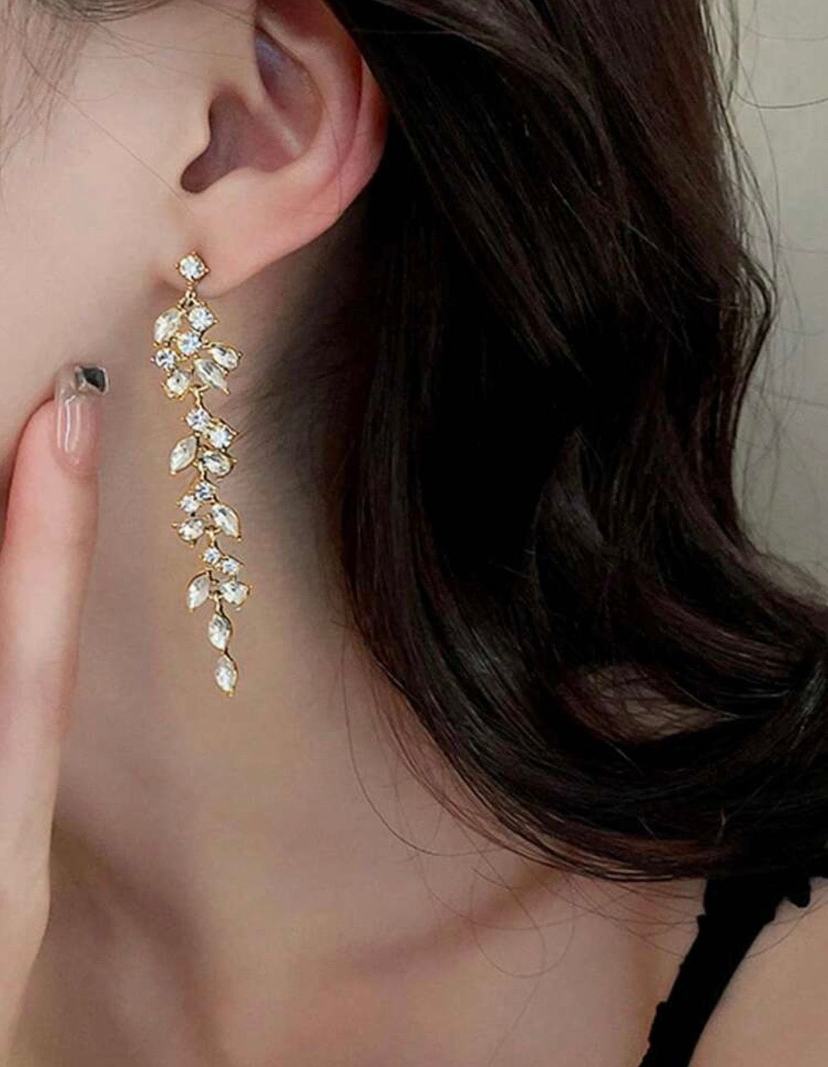 Rhinestone leaf tassel earrings