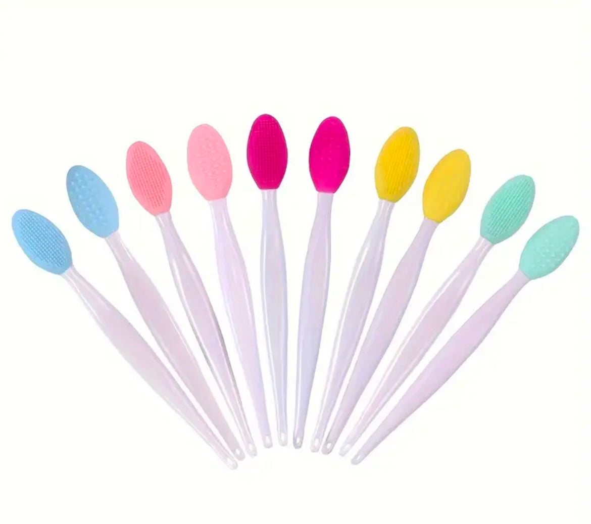 Lip exfoliating brush