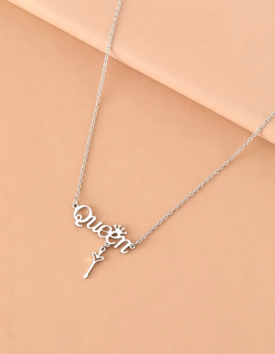 Queen crown necklace
