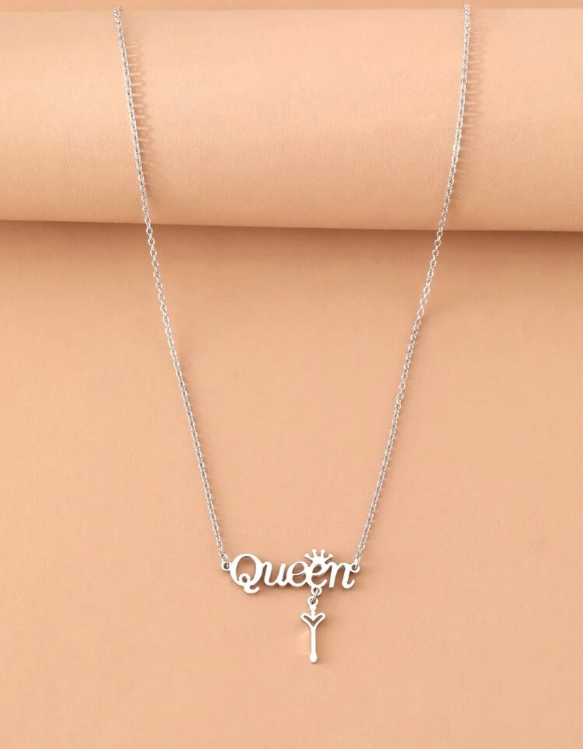Queen crown necklace