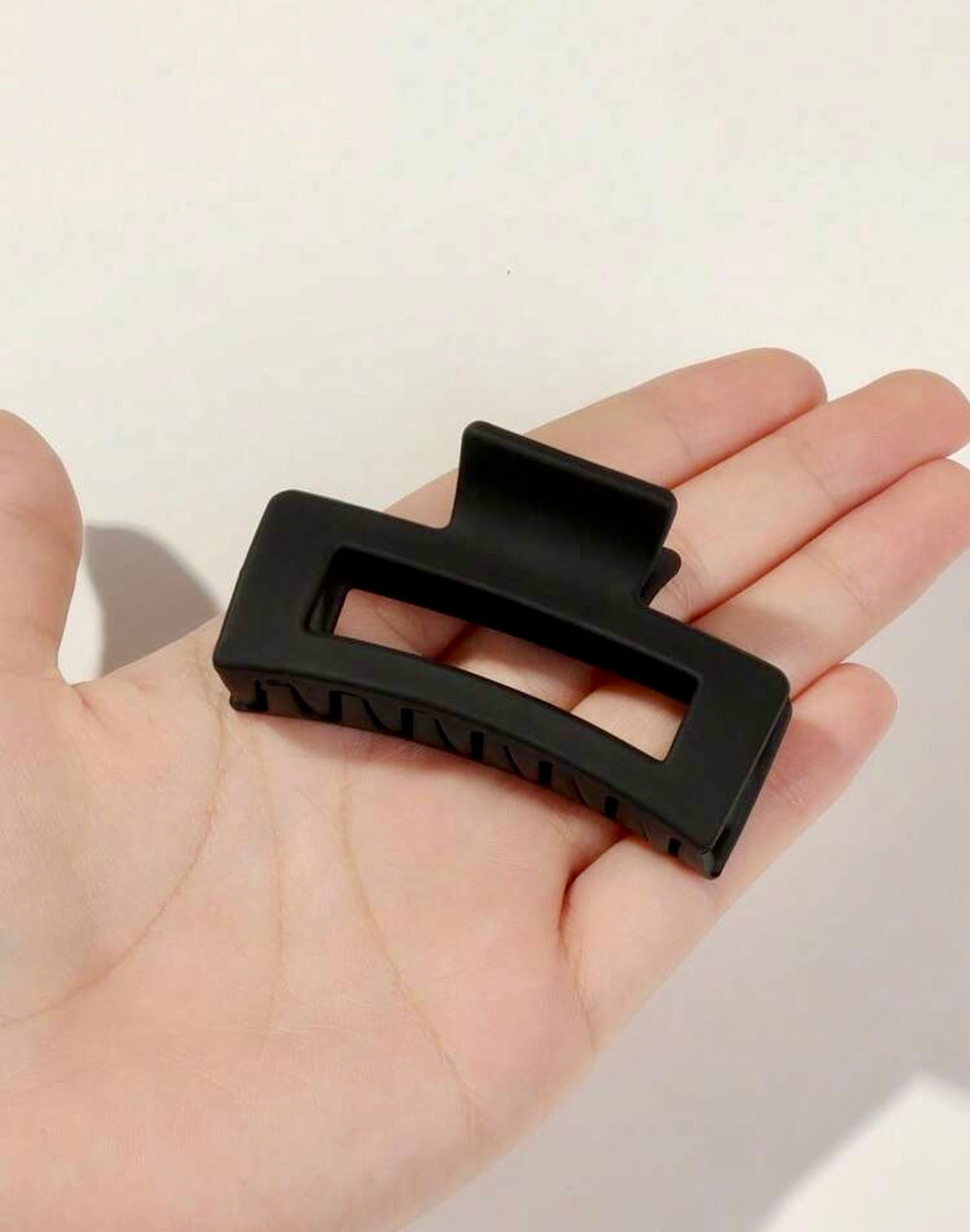 Hair claw grips