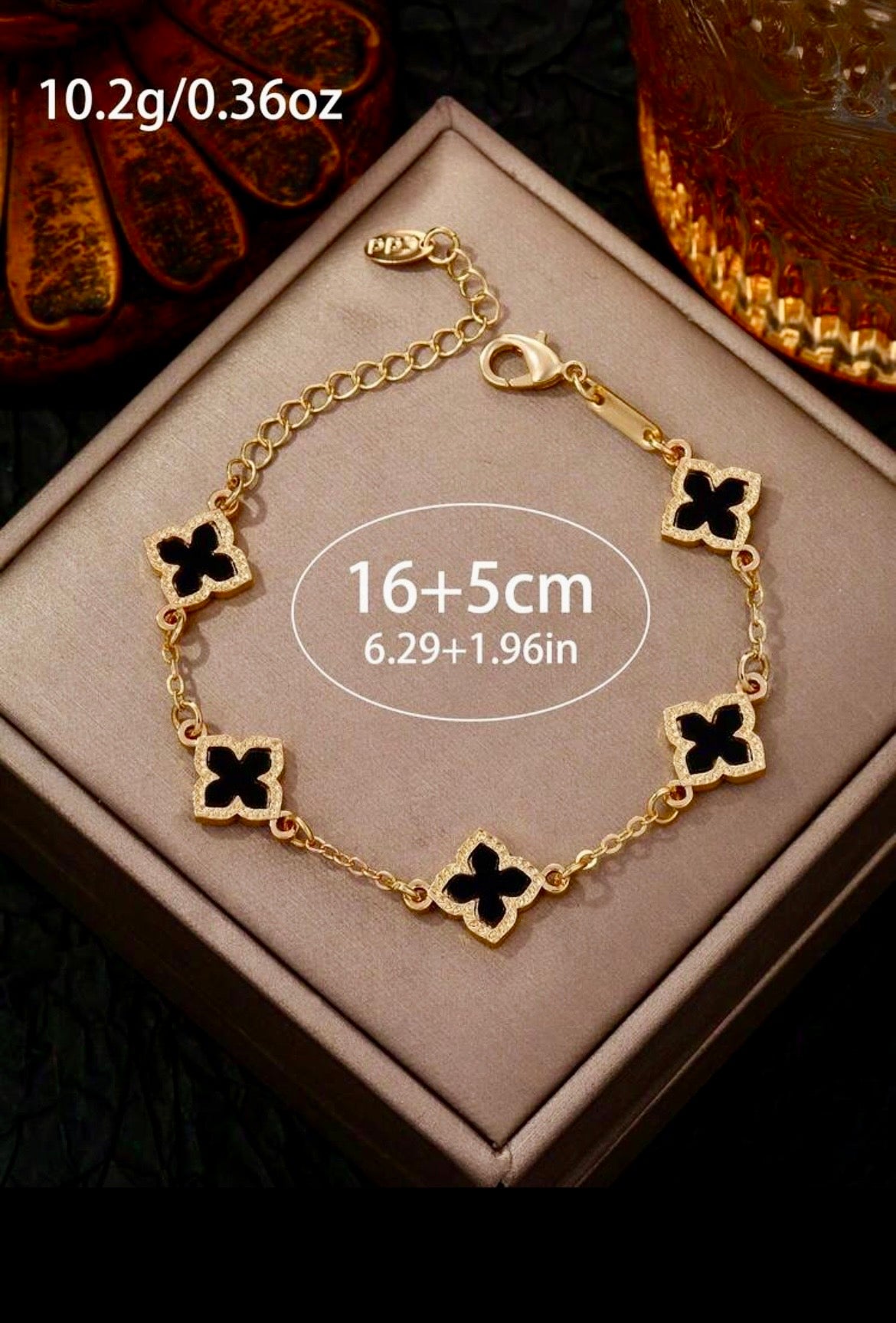 Elegant flower charm bracelet