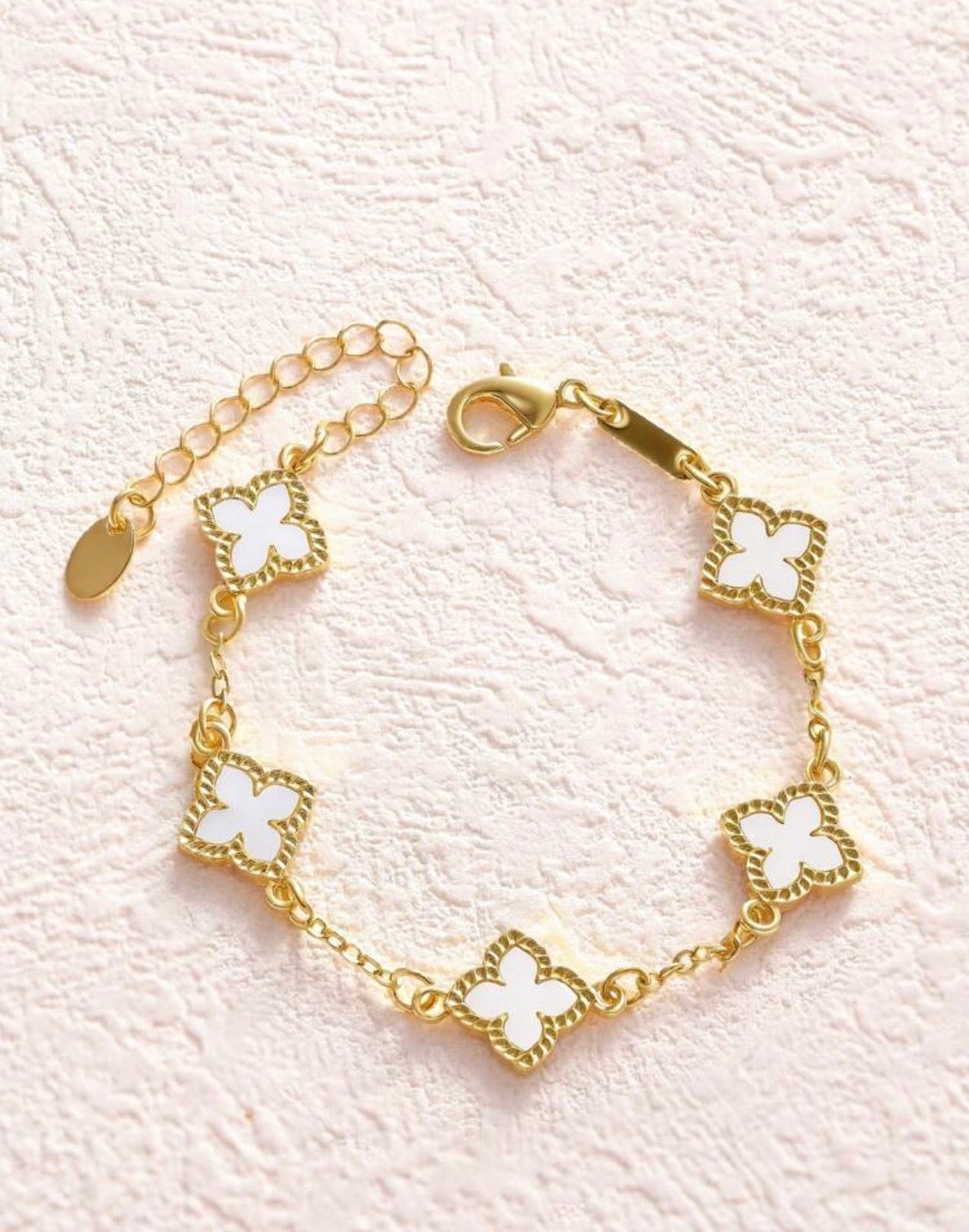 Elegant flower charm bracelet