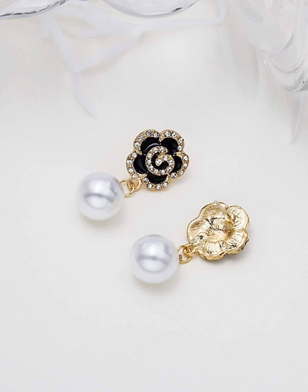 Flower pearl drop earrings