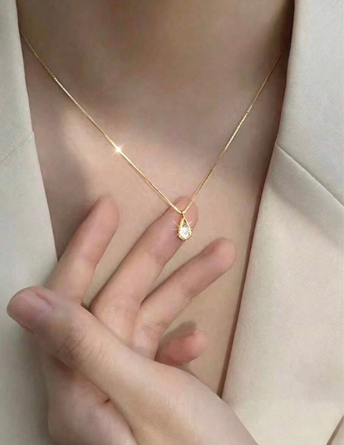 Water drop pendant necklace