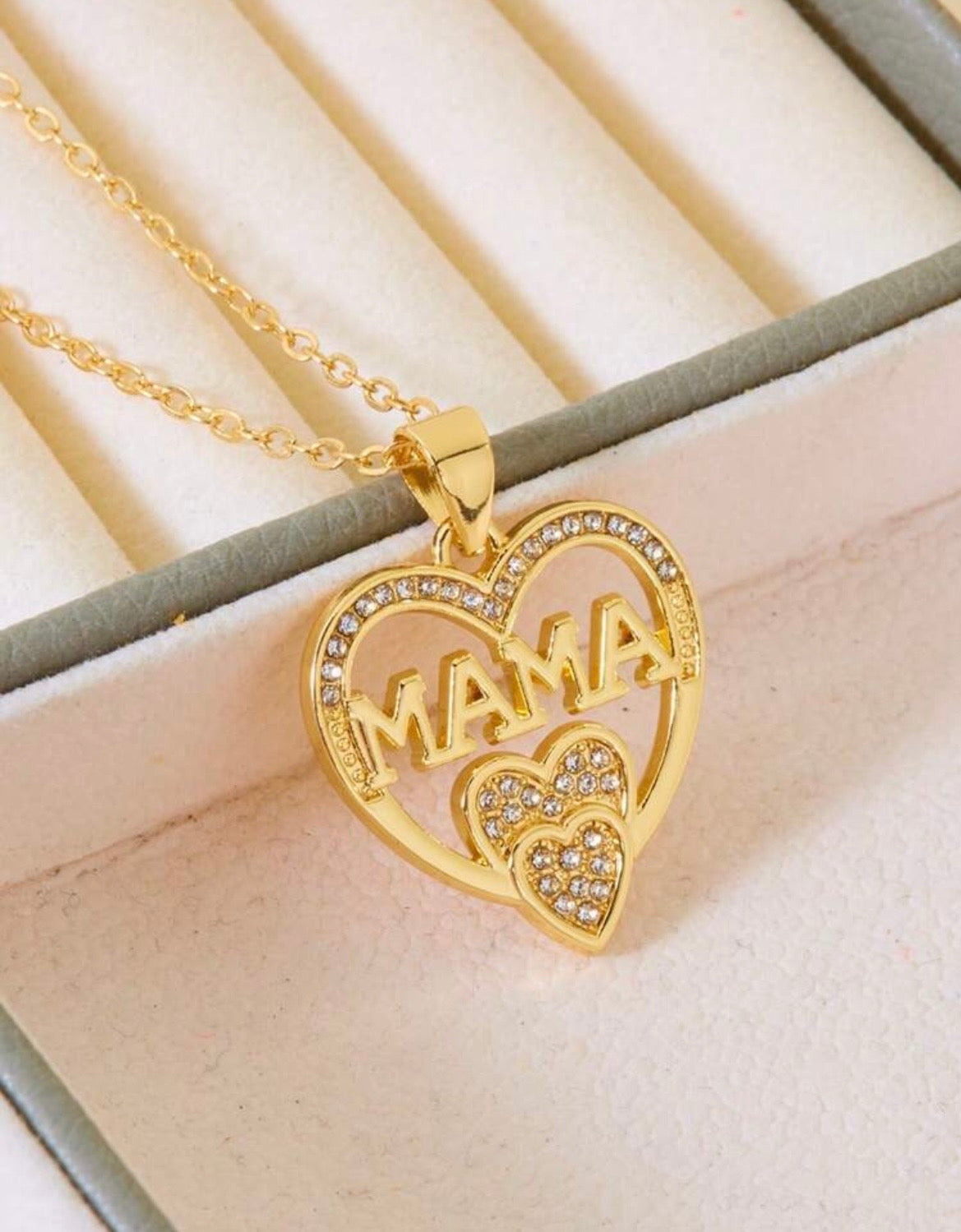 Heart “MAMA” necklace