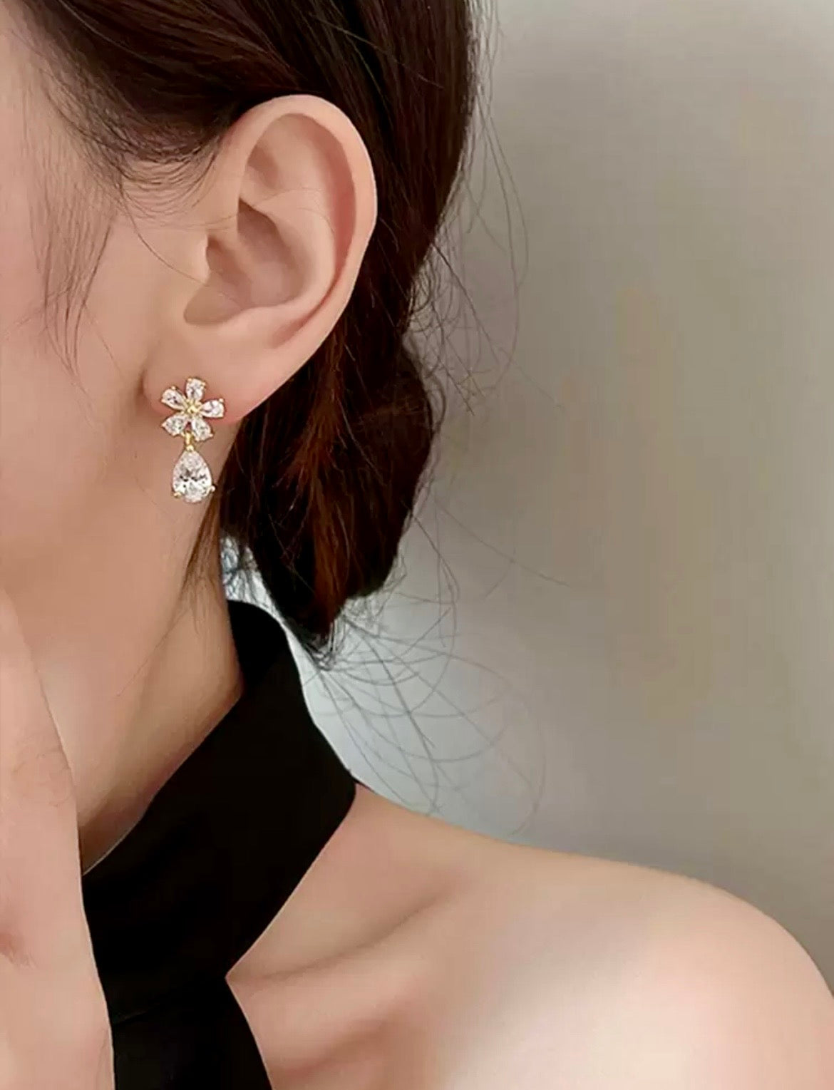Flower rhinestone drop earrings