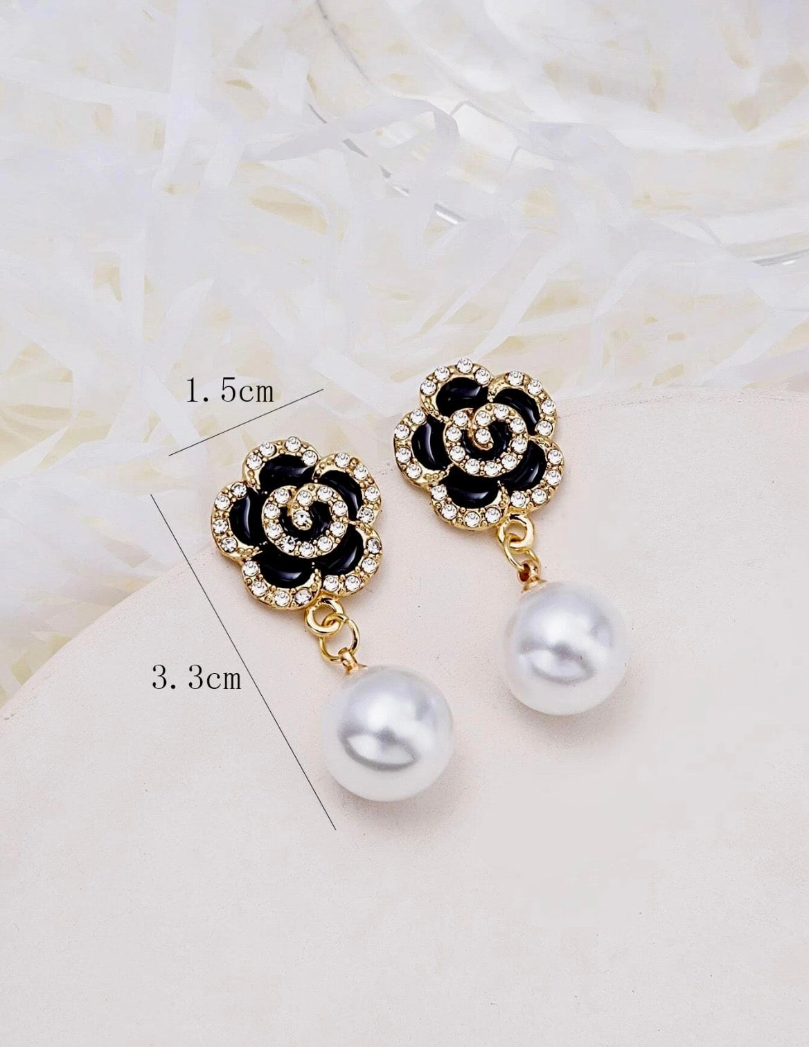 Flower pearl drop earrings