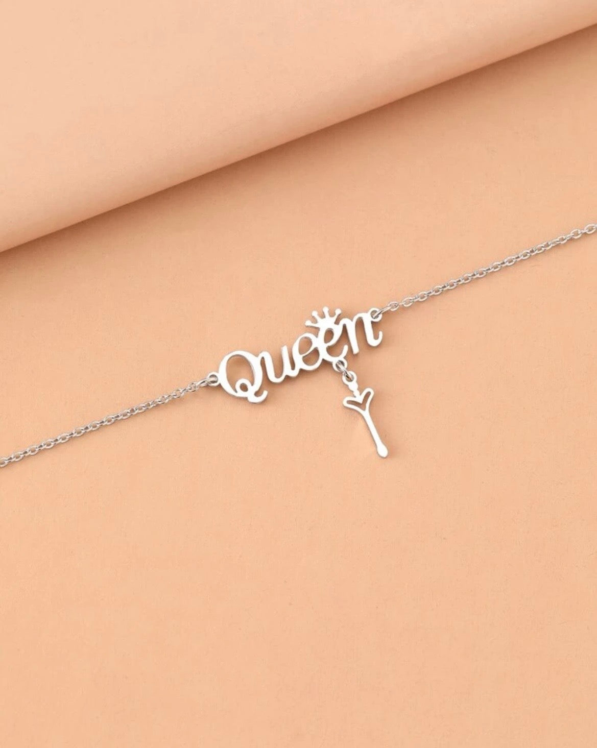 Queen crown necklace