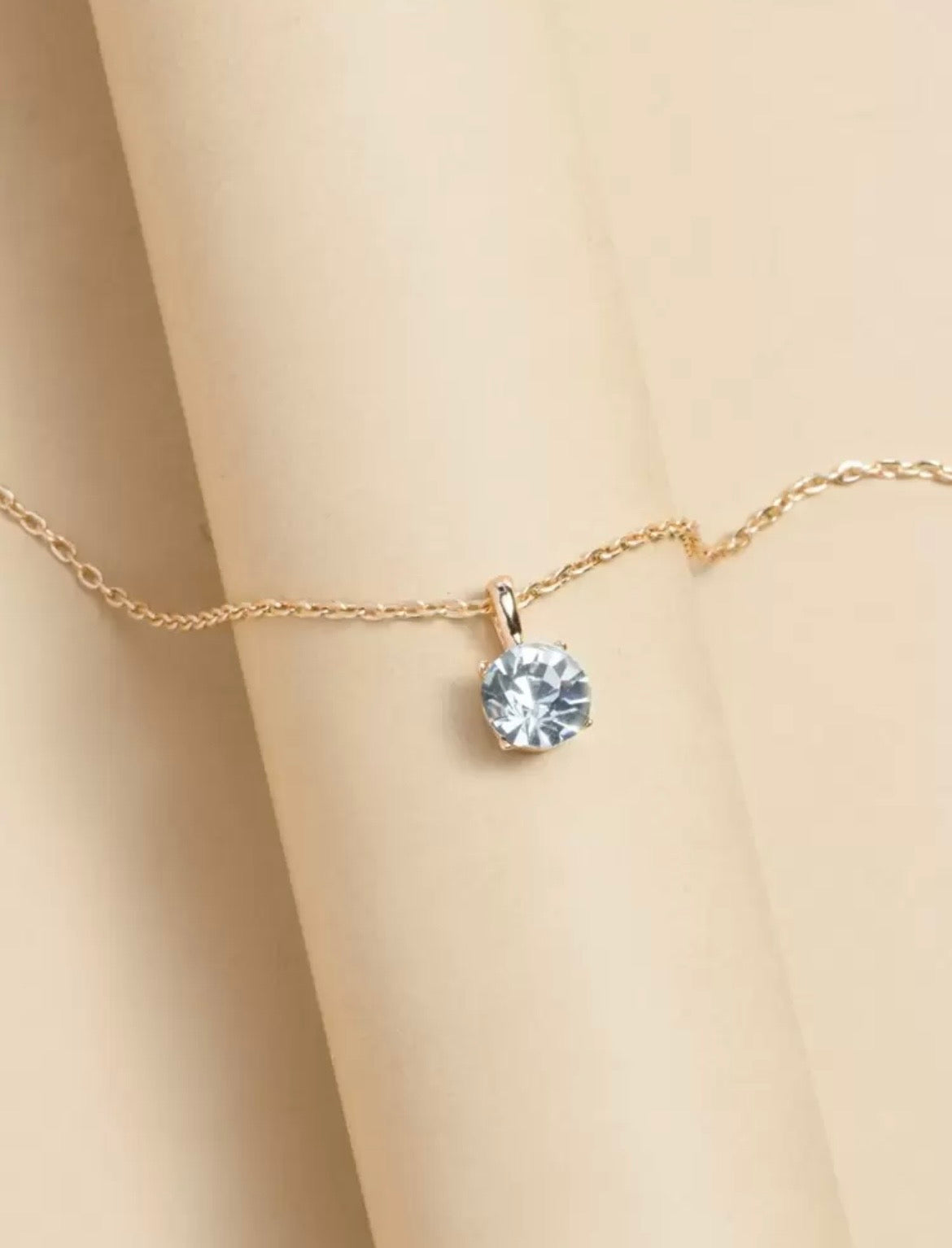 Sparkling gold necklace with diamanté pendant