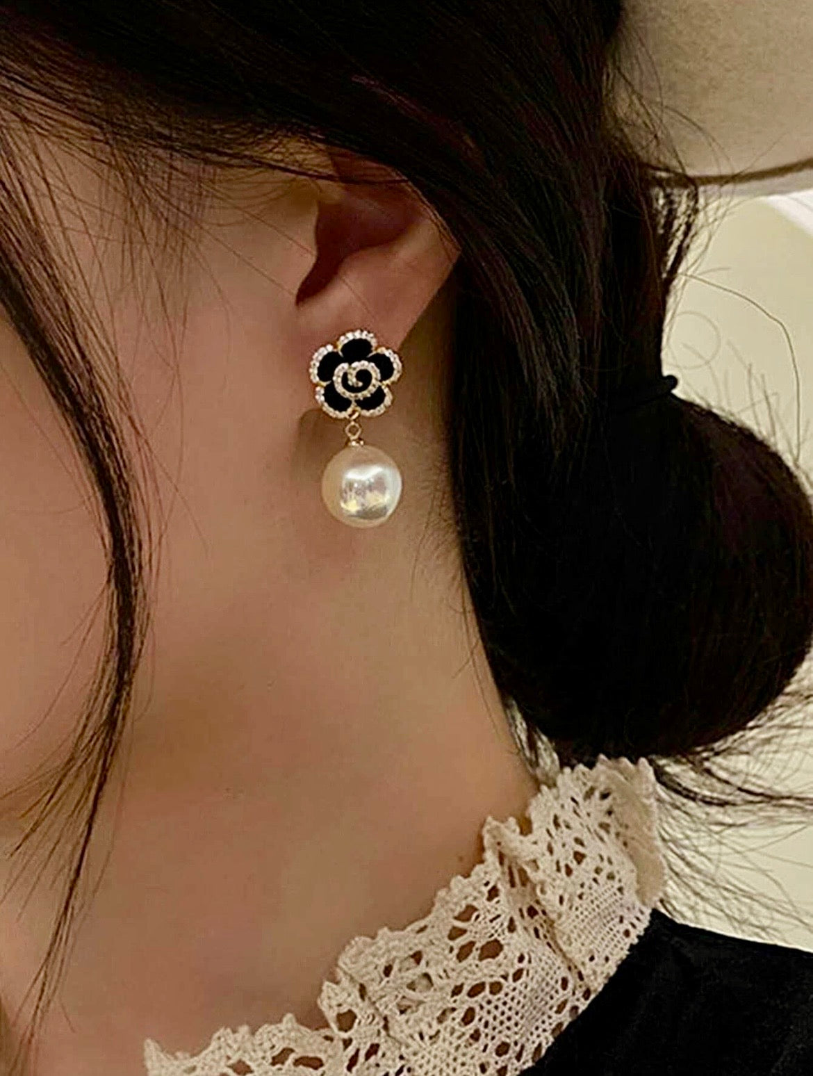 Flower pearl drop earrings