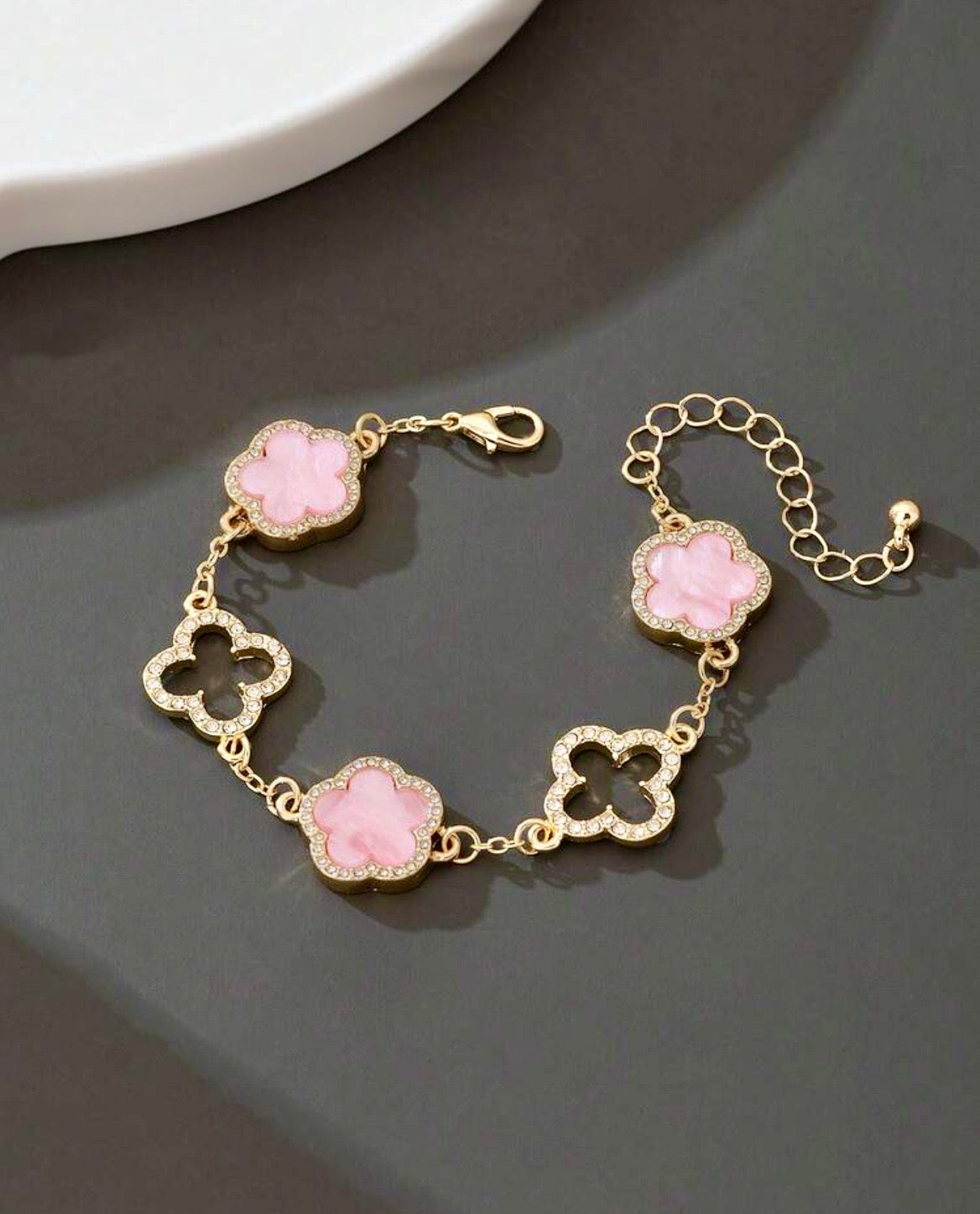 Elegant flower charm bracelet