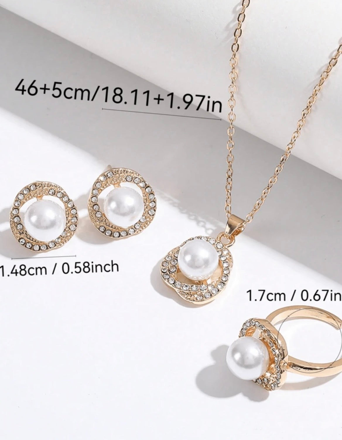 Elegant pearl jewellery set