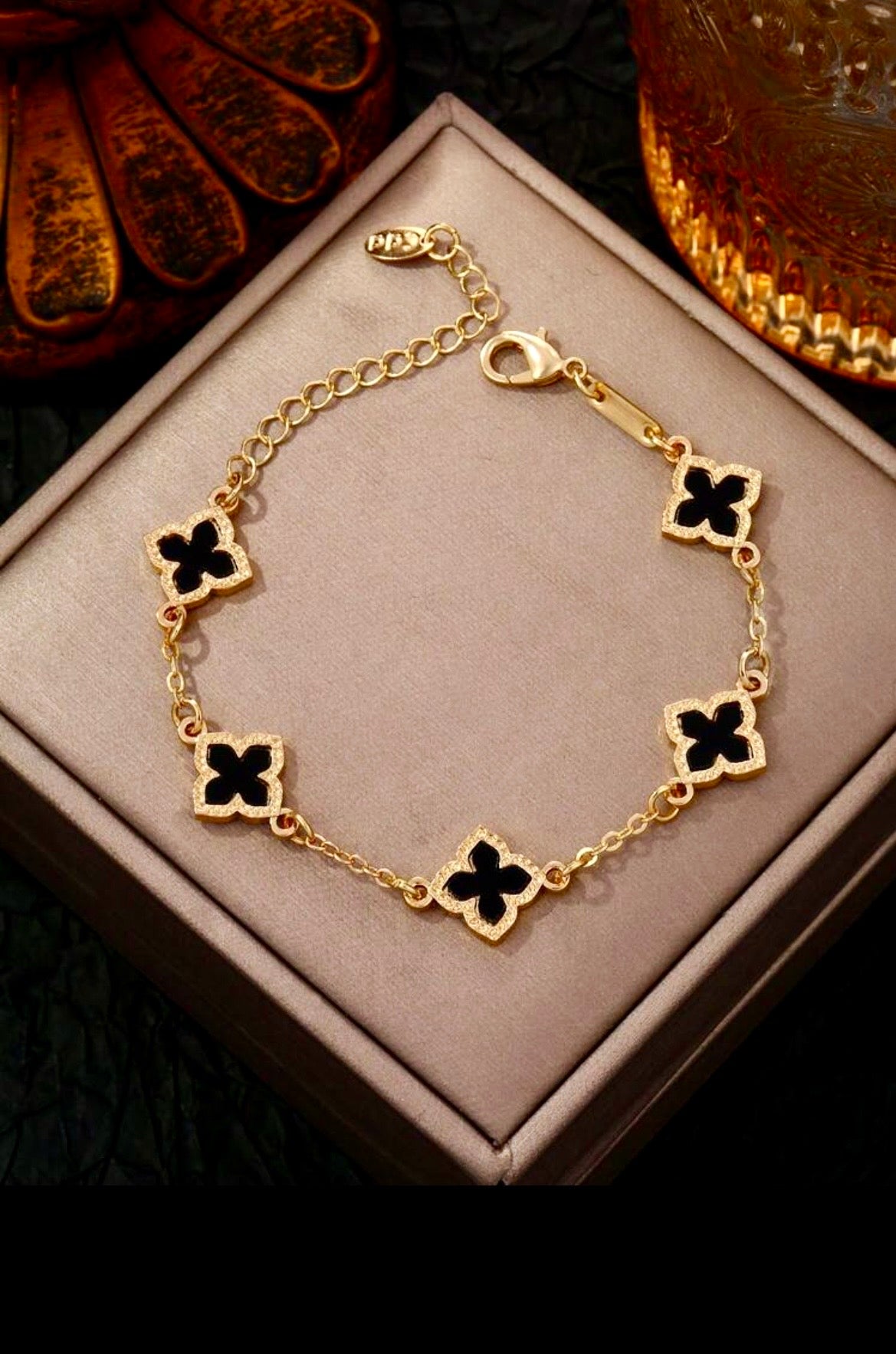 Elegant flower charm bracelet