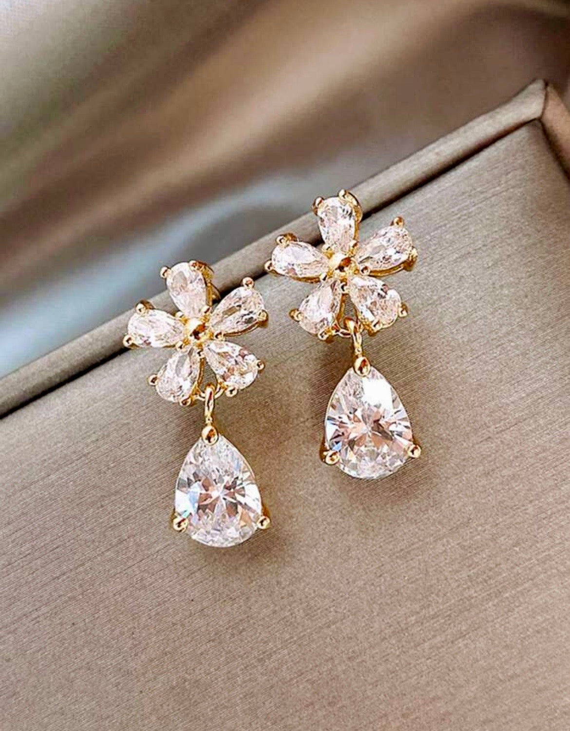 Flower rhinestone drop earrings