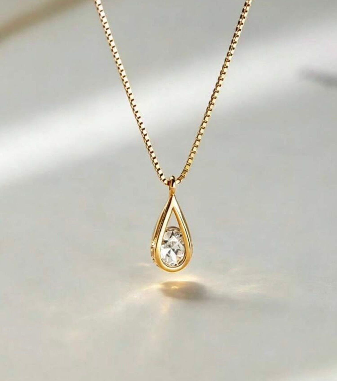Water drop pendant necklace