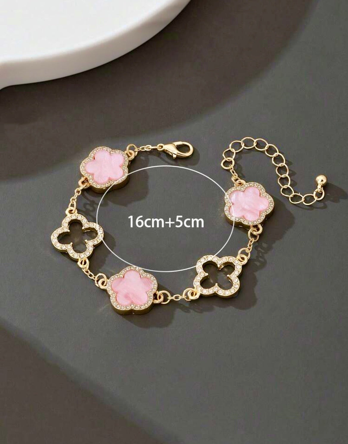 Elegant flower charm bracelet