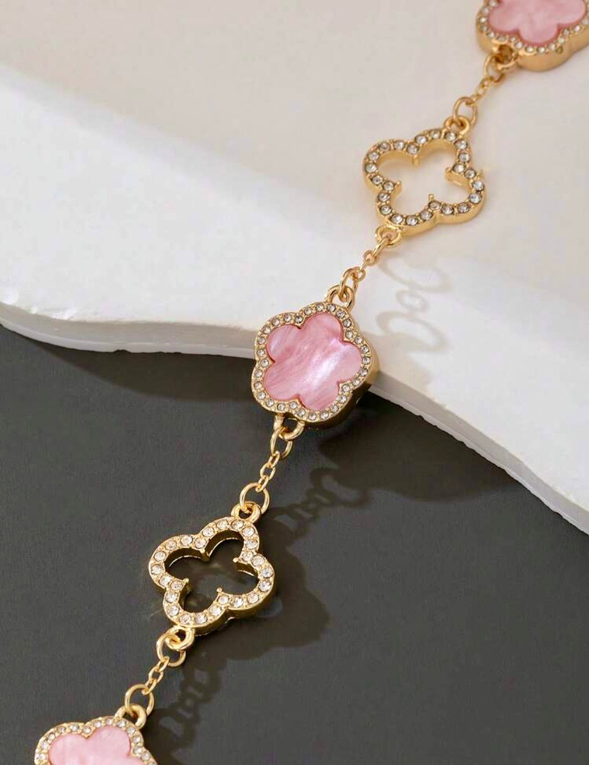 Elegant flower charm bracelet