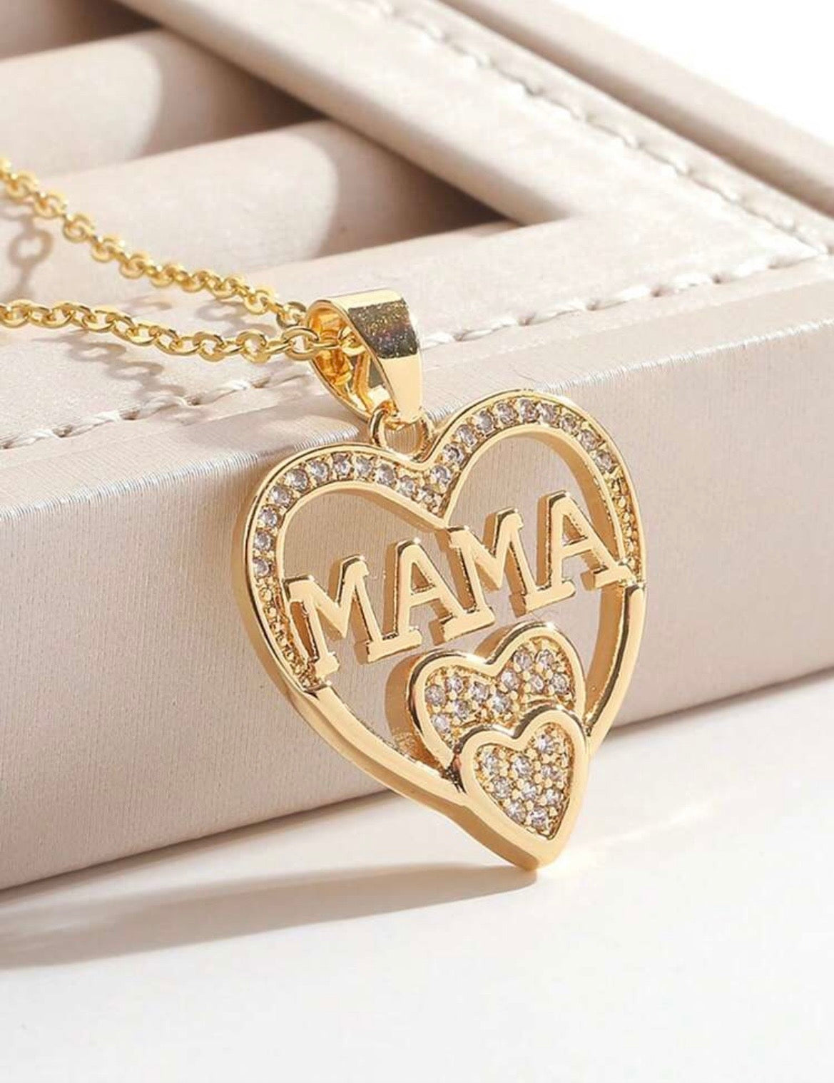 Heart “MAMA” necklace