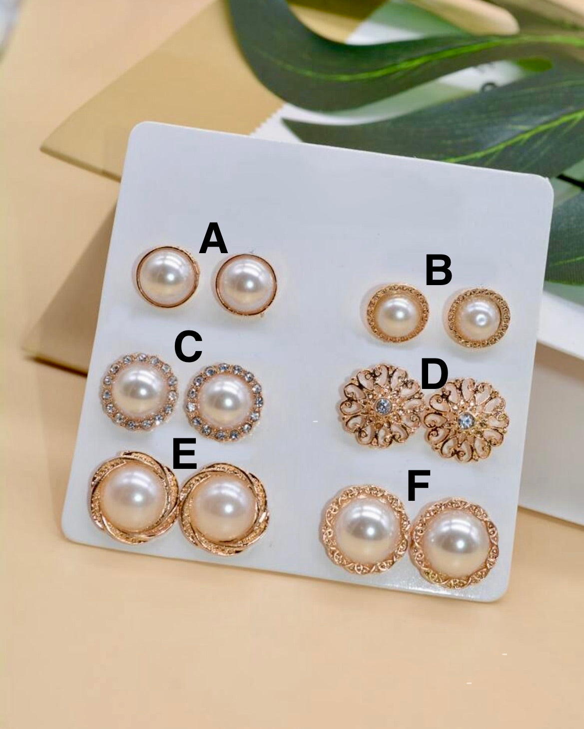Round pearl stud earrings