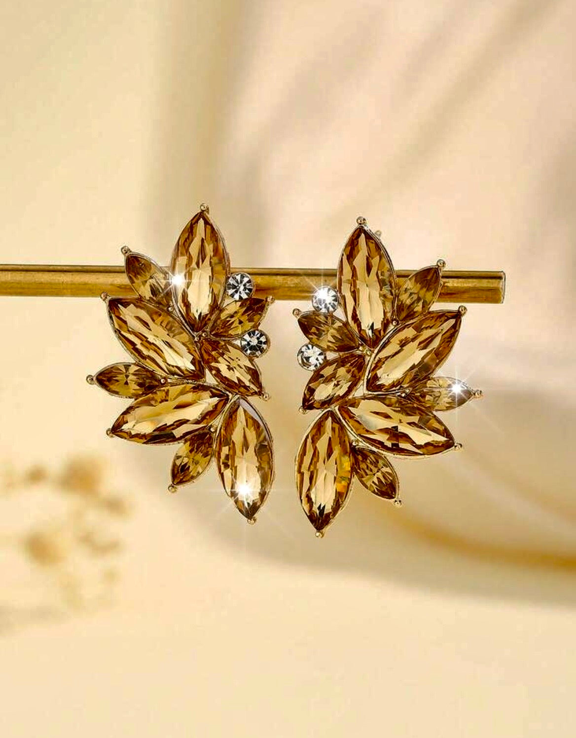 Elegant light brown rhinestone earrings