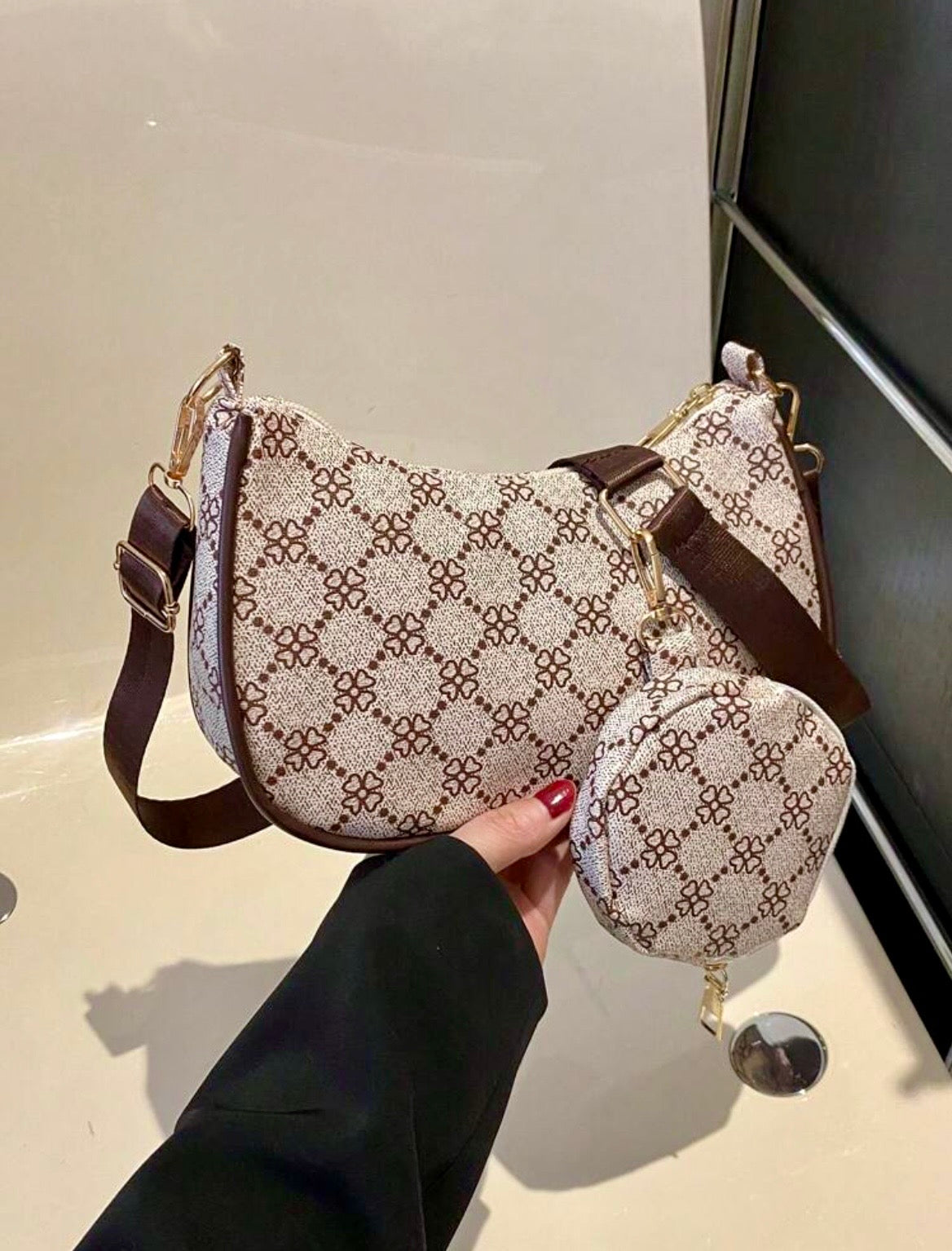 Strap shoulder bag with pouch