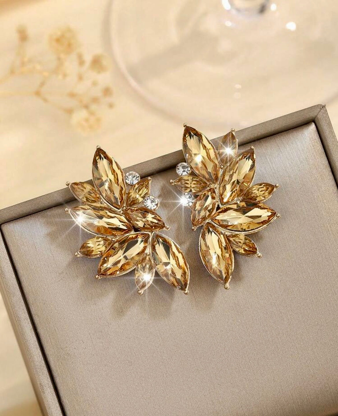 Elegant light brown rhinestone earrings