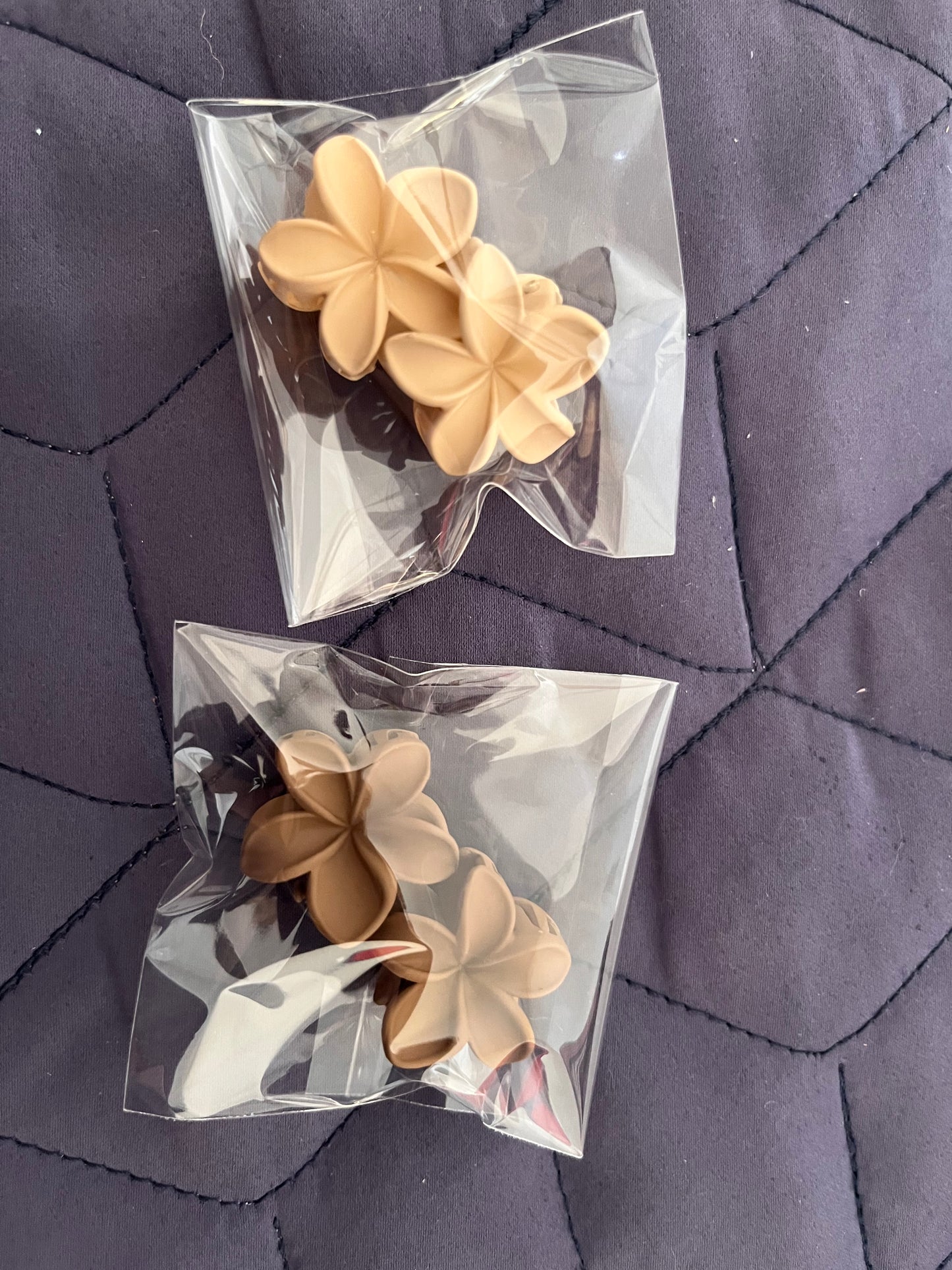 Mini flower claw clips