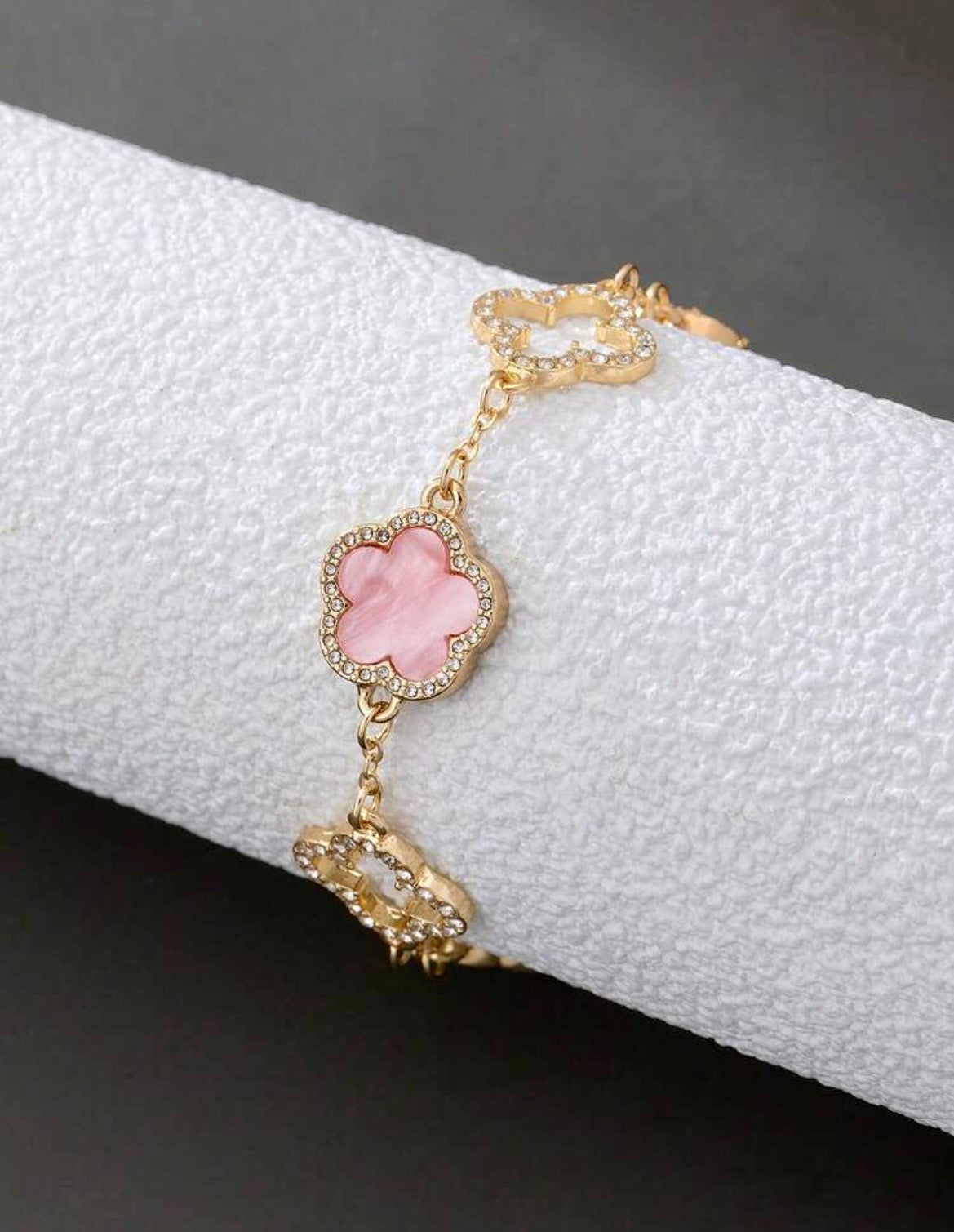 Elegant flower charm bracelet