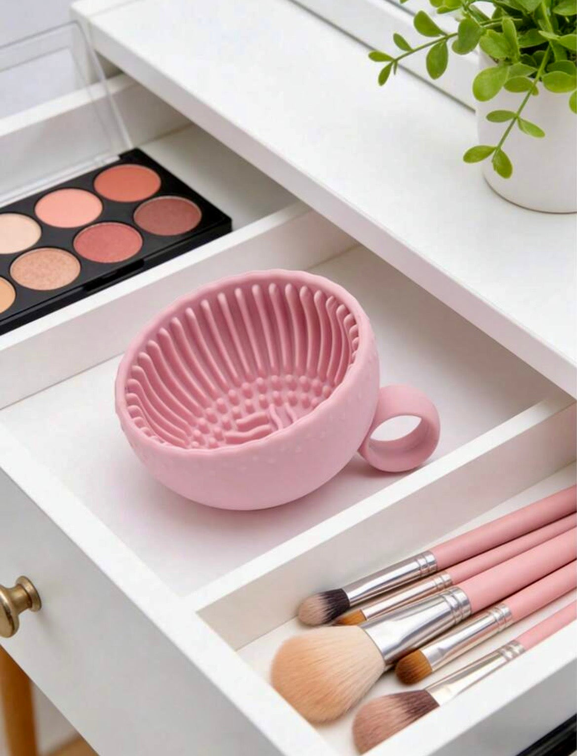Makeup brush cleaning bowl